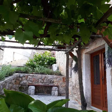 Holiday home In 15115